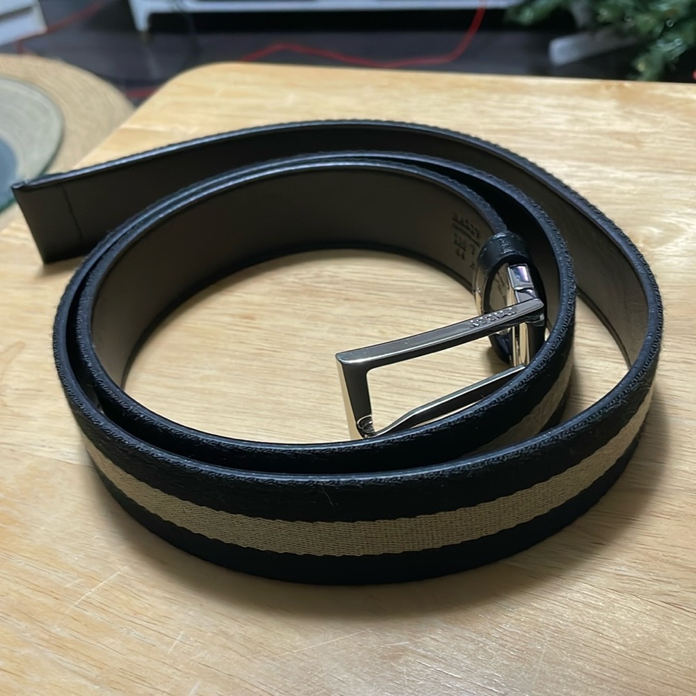 Brand new ‘Bally canvas belt’ never used, was too big for me when i received it.